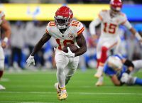 Report: Dolphins acquire Chiefs' WR Hill for 5 picks