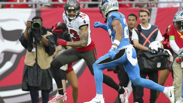 Evans Leads Buccaneers  in Much-Needed Win